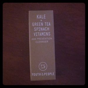 Kale & green tea age prevention cleanser